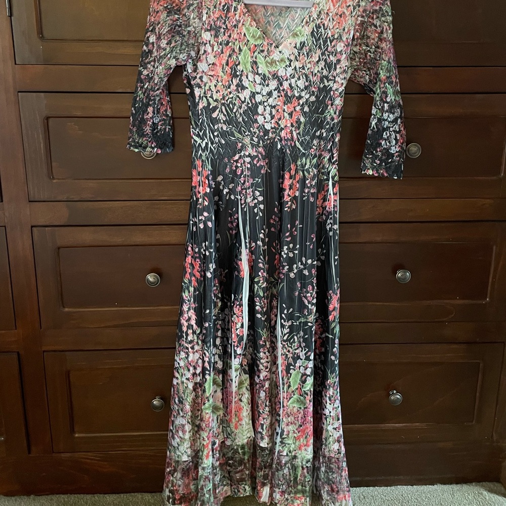 Beautiful midi style, pinks, navy floral dress with 3/4 sleeves Komarov, small